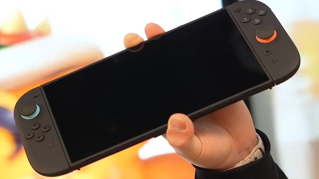 Nintendo Switch spenta tenuta in mano 