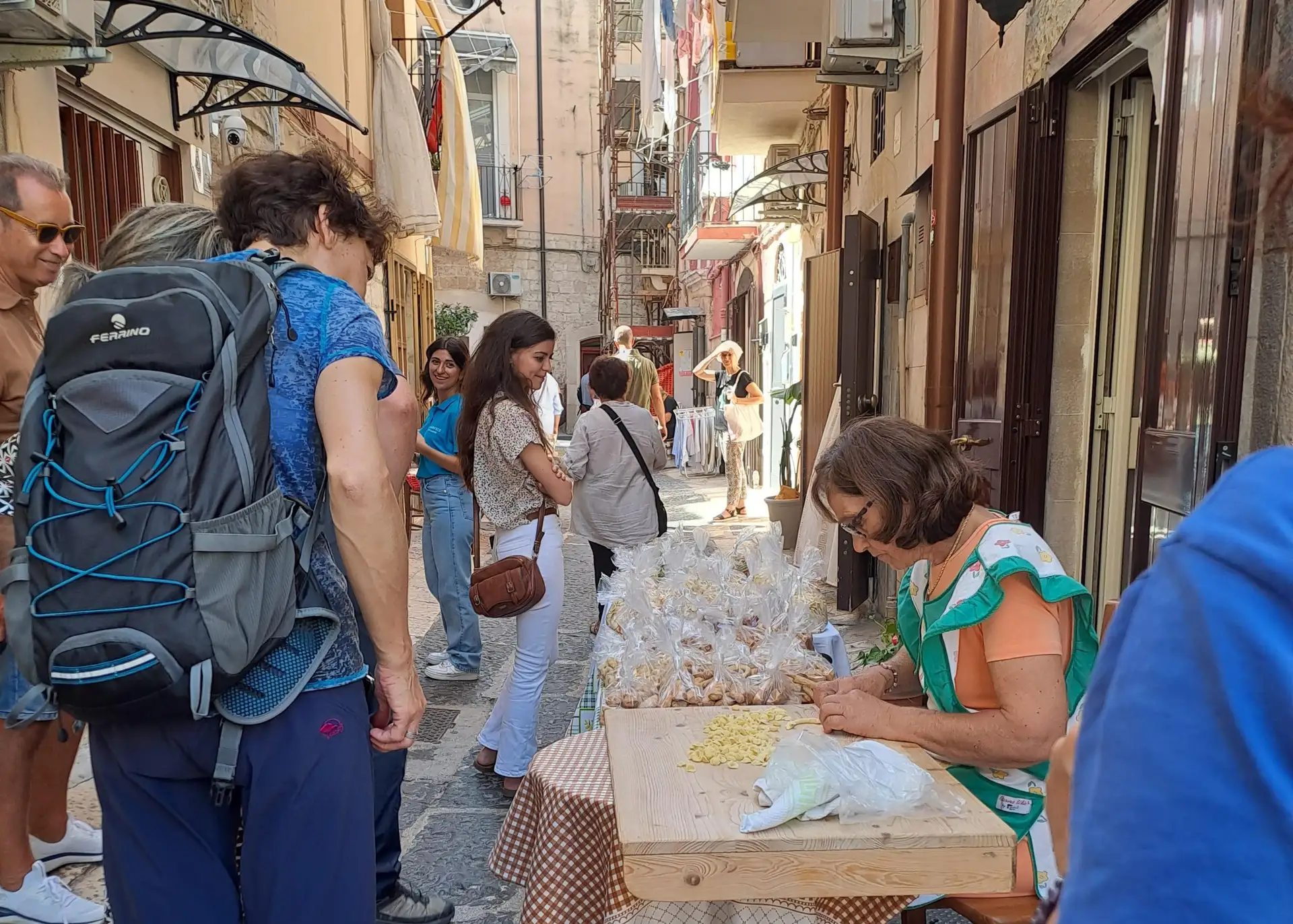 Bari: tour guidato a piedi con una sorpresa speciale