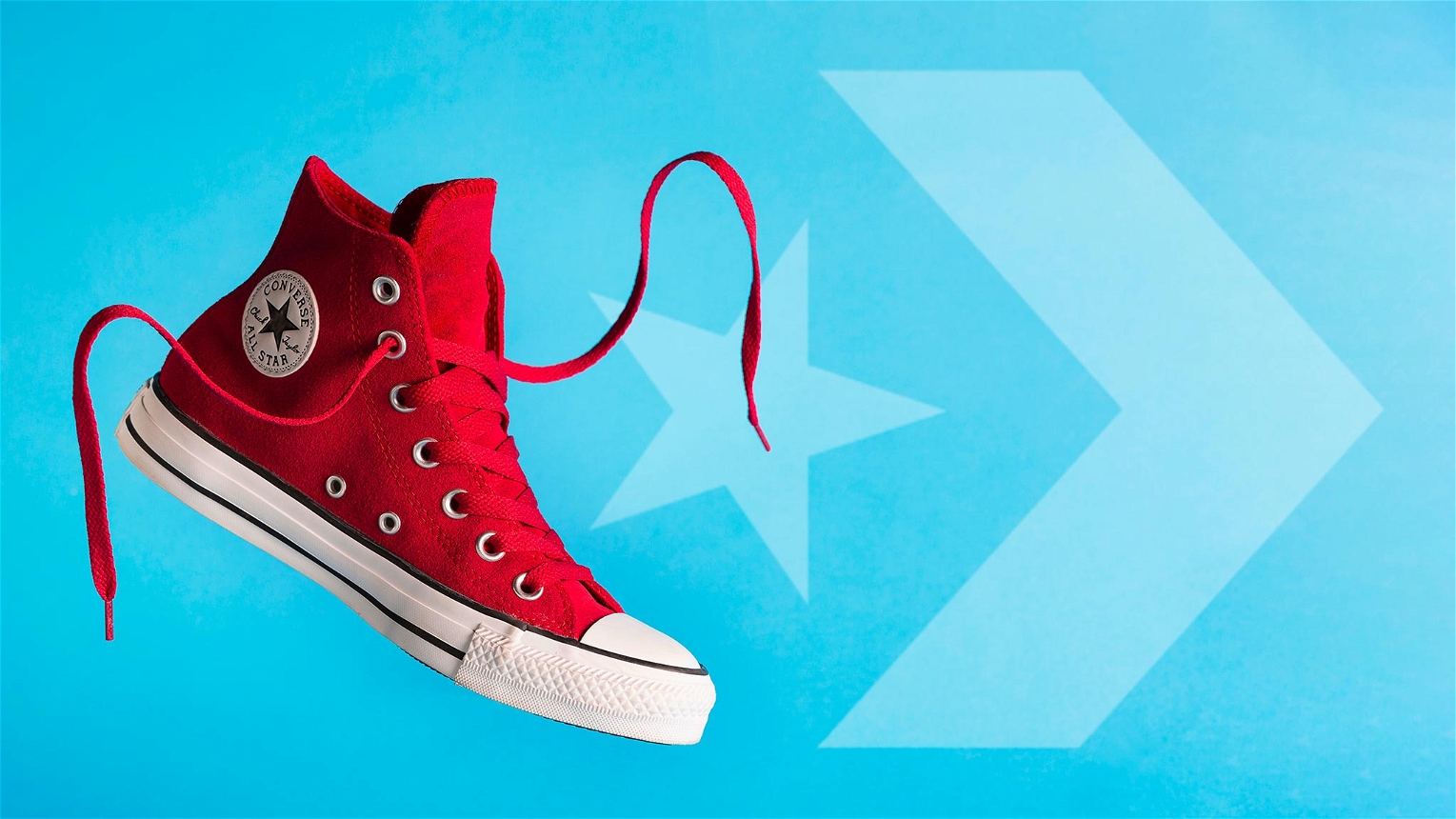 Converse scarpa rossa sfondo blu