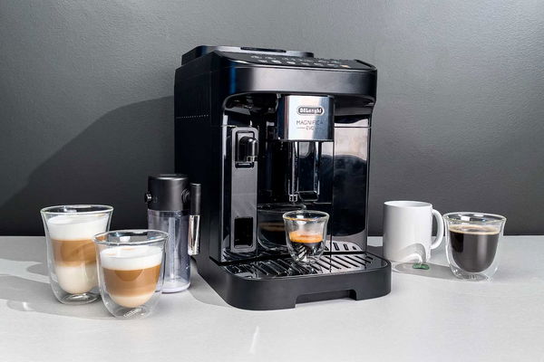 magnifica evo de longhi con caffè e cappuccini