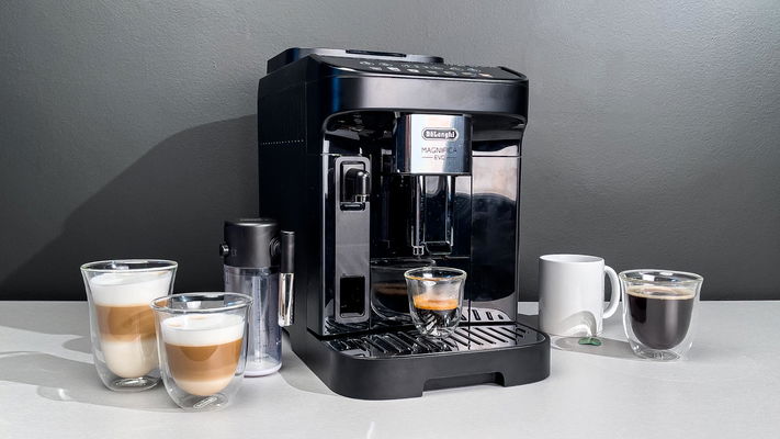 magnifica evo de longhi con caffè e cappuccini