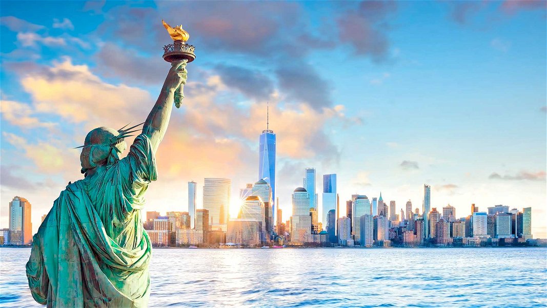 visuale new york dalla statua della libertà