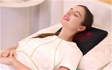 donna su massaggiatore cervicale