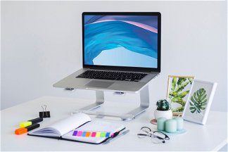 macbook sopra supporto laptop