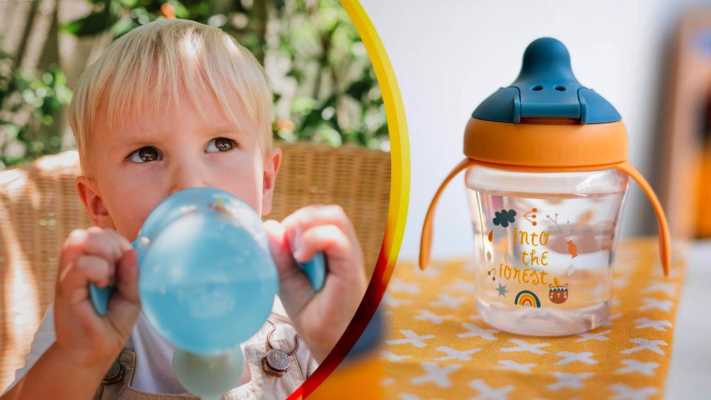 bambino che beve con bicchiere antigoccia