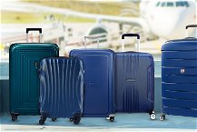 valigie blu eleganti in aereoporto
