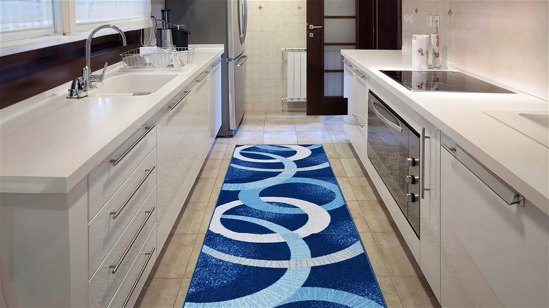 tappeto moderno blu in cucina