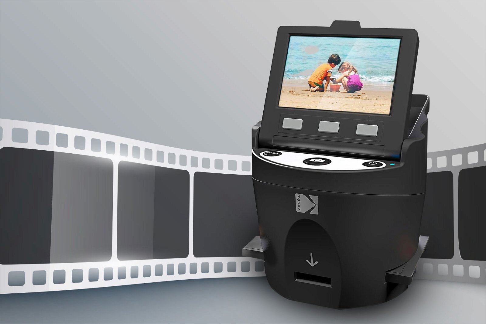 Film scanner in primo piano con pellicola da sviluppare dietro