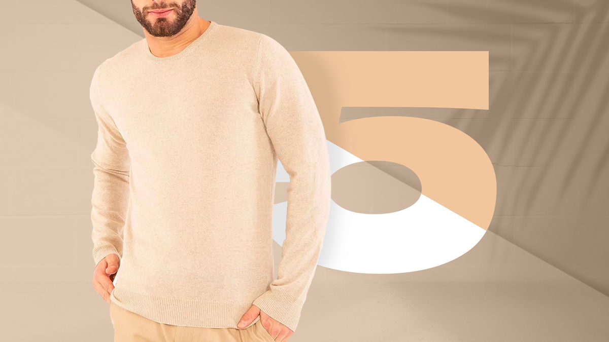 uomo che indossa maglione cashmere