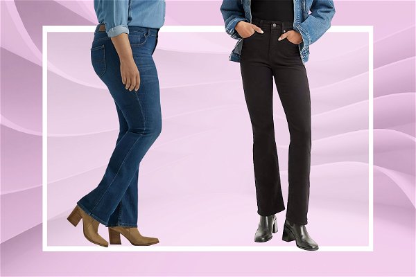 jeans bootcut indossati con sfondo grafico sulla tonalità del rosa con cornice bianca