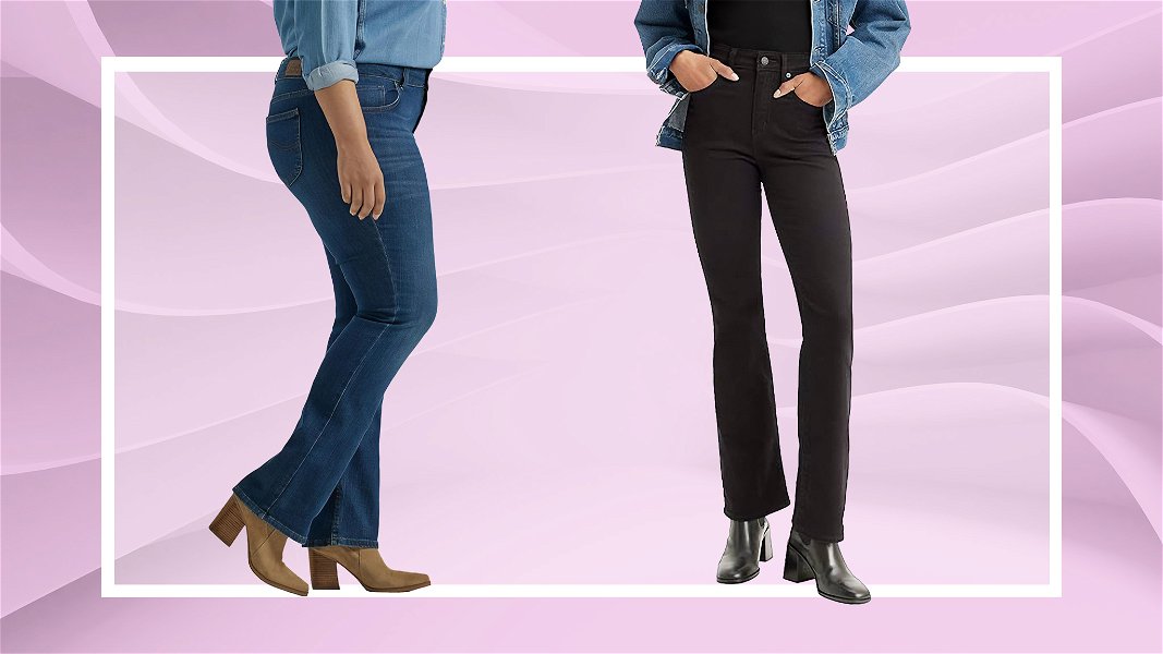 jeans bootcut indossati con sfondo grafico sulla tonalità del rosa con cornice bianca
