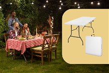 famiglia che sta per cenare fuori in giardino di sera con grafica box giallo e dettaglio tavolo pieghevole