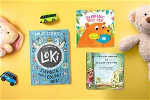 libri per bambini da 1 a 9 anni visti dall'alto con sullo sfondo giallo peluches e macchinine giocattolo