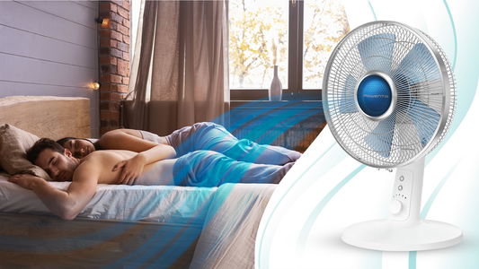 Foto di una coppia che dorme tranquilla con il ventilatore silenzioso 