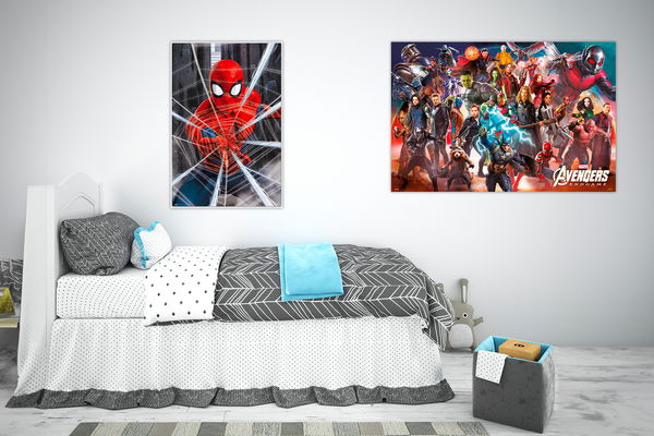 Foto stanza bambino con poster marvel alle pareti