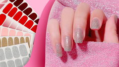 manicure fatta con smalto adesivo glitter