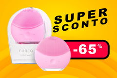 super sconto massaggiatore viso foreo rosa su sfondo giallo con label sconto