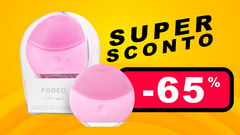 super sconto massaggiatore viso foreo rosa su sfondo giallo con label sconto