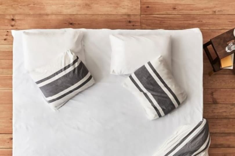 Bretelle ferma lenzuola, la soluzione per un letto sempre in ordine