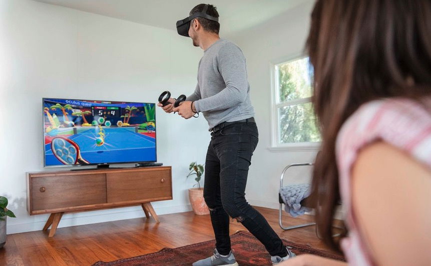 ragazzi che giocano con la realtÃ  virtuale