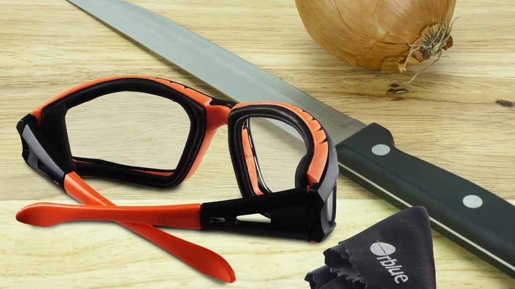 Occhialini da cucina: come proteggersi da schizzi e sostanze irritanti