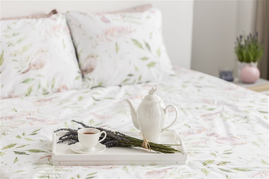 Lenzuola matrimoniali a fiori per un letto che sa di primavera