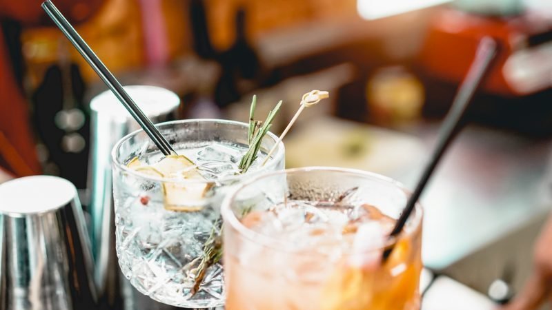 Cocktail pronti per bere a casa come al pub