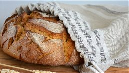 pane in sacchetto di lino