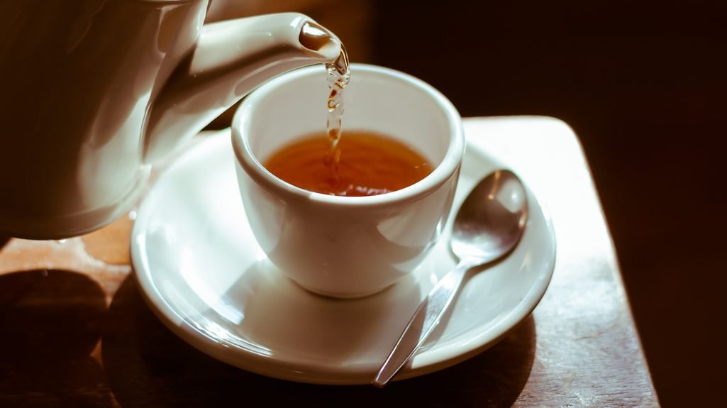 Il rito del tè: tazze e teiere per un'esperienza british
