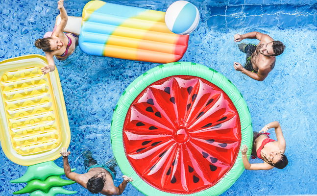 materassini gonfiabili in piscina