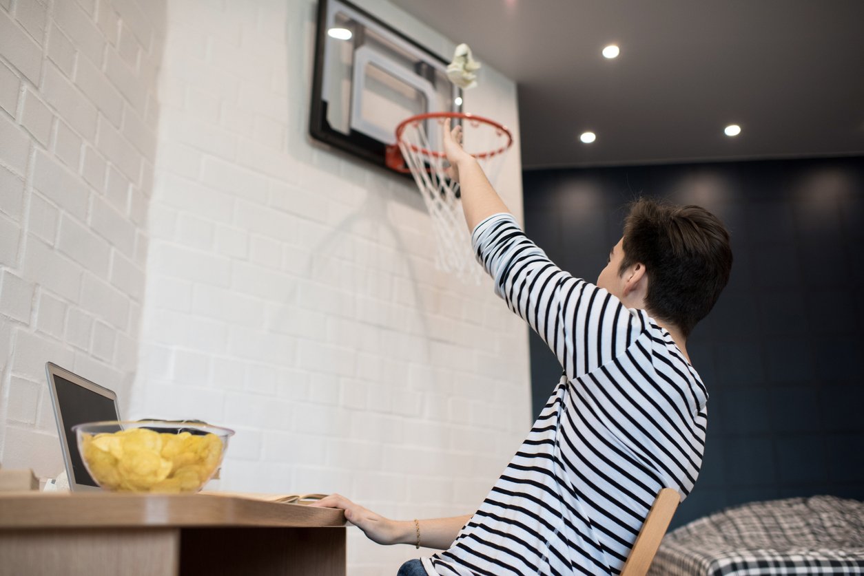 Giocare a basket in casa, minicanestri indoor
