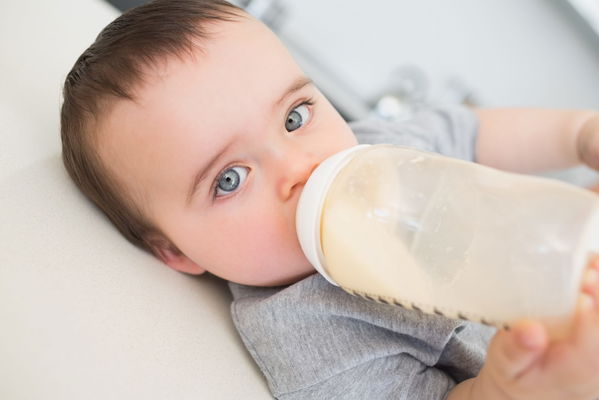 La pappa è pronta in qualsiasi momento con lo scaldabiberon elettrico