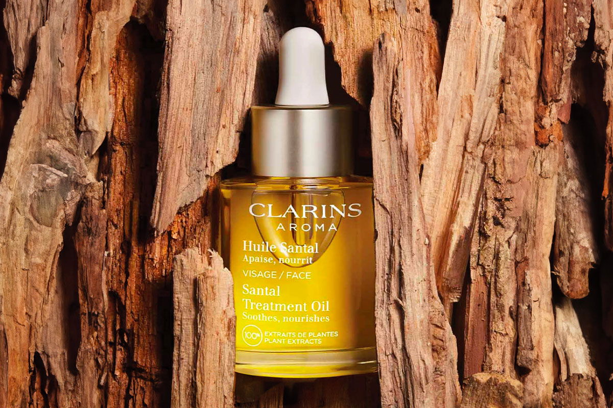 olio rughe clarins sfondo legno