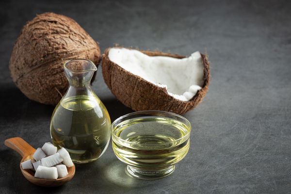 olio di cocco con noce di cocco