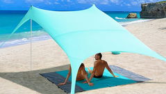 Tenda turchese con coppia sotto