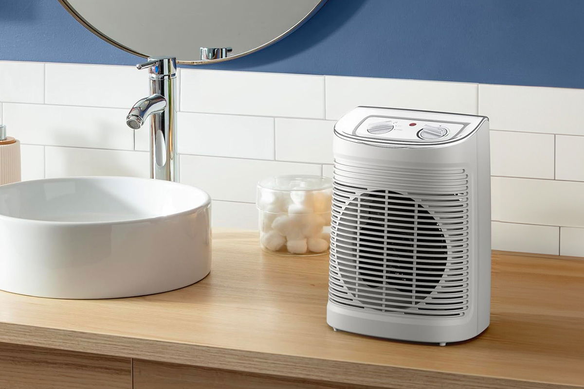 termoventilatore a basso consumo rowenta bianco in bagno